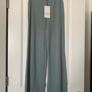 NWT Women’s Zara Wide Leg Crinkled Pants. Size Small.  Sage Green.